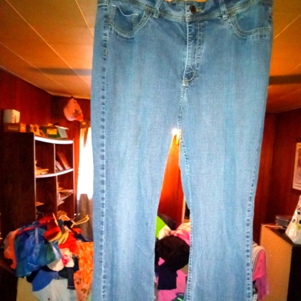 LEE RIDERS IN SIZE 16 MID RISE BOOTCUT
